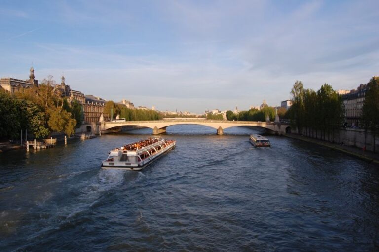 Facts about the Seine River in Paris